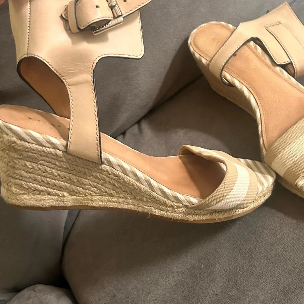 Coach Helen Beige Wedge Sandals sz 9.5
